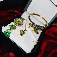 Ladies Clover Jewelry & Watch Gift Set